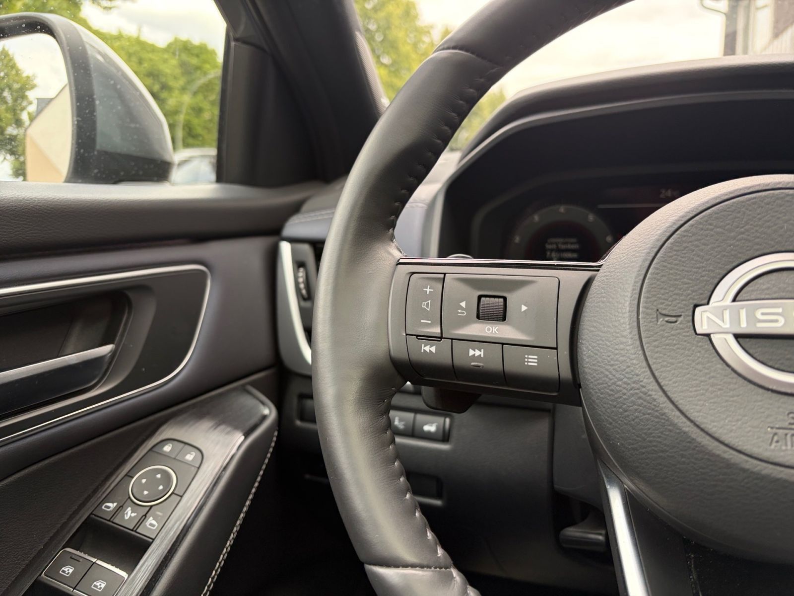 Fahrzeugabbildung Nissan Qashqai 1.3 DIG-T Tekna*Navi*360°Kamera*SHZ*Ganz