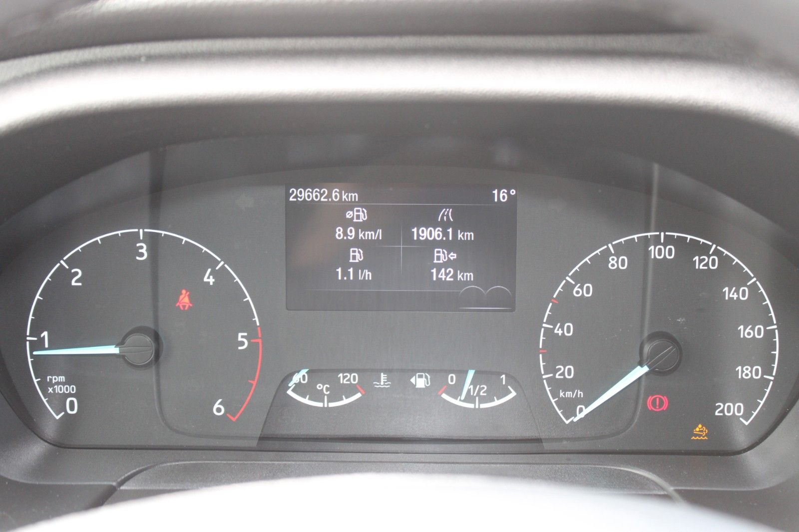 Fahrzeugabbildung Ford Transit 330 L2 H3 hoch TREND Kasten NAVI CAM ACC