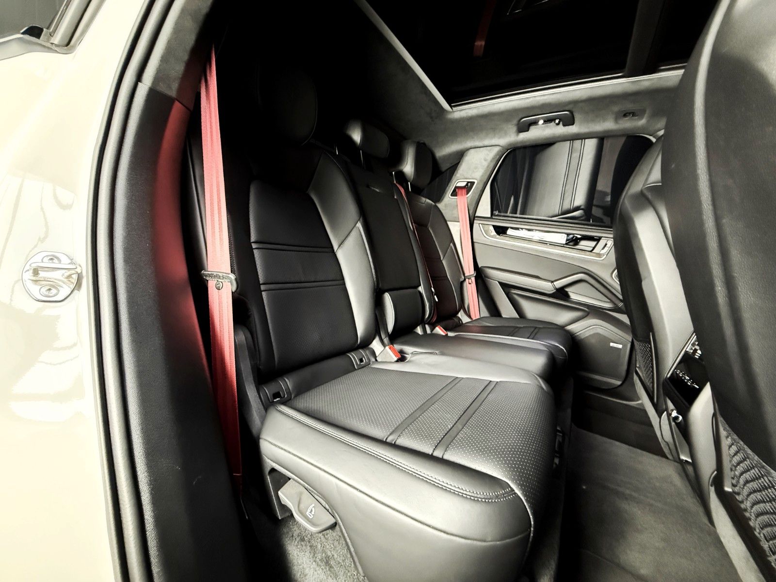 Fahrzeugabbildung Porsche Cayenne E-Hybrid + Vollaust. + Approved +Panoram