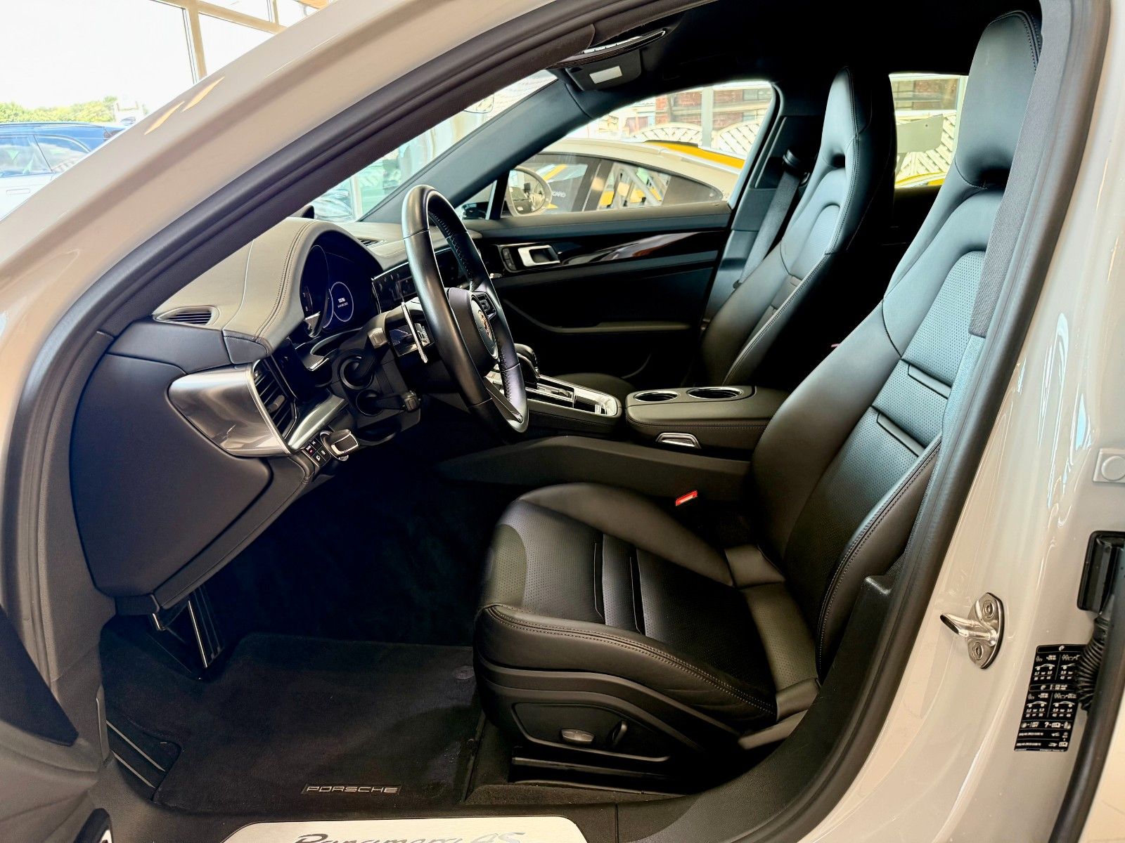 Fahrzeugabbildung Porsche Panamera 4S E-Hybrid HeadUP/ACC/Sportabgasanlage