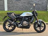 Husqvarna Vitpilen 701 *Top Zustand*Service NEU*TÜV 07/27* - HUSQVARNA 701