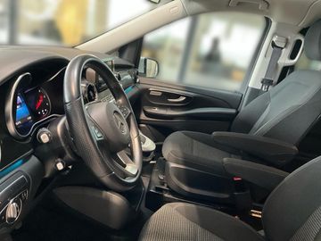 Mercedes V 220 - 8
