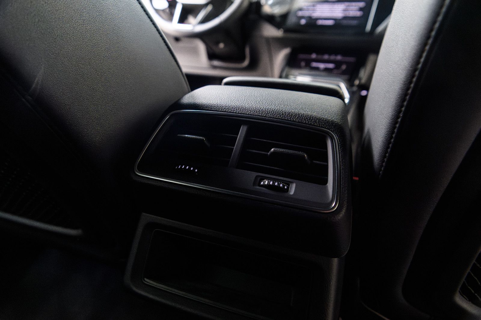 Fahrzeugabbildung Audi e-tron 50 quattro S line NAVI/SZH/LED/RFK
