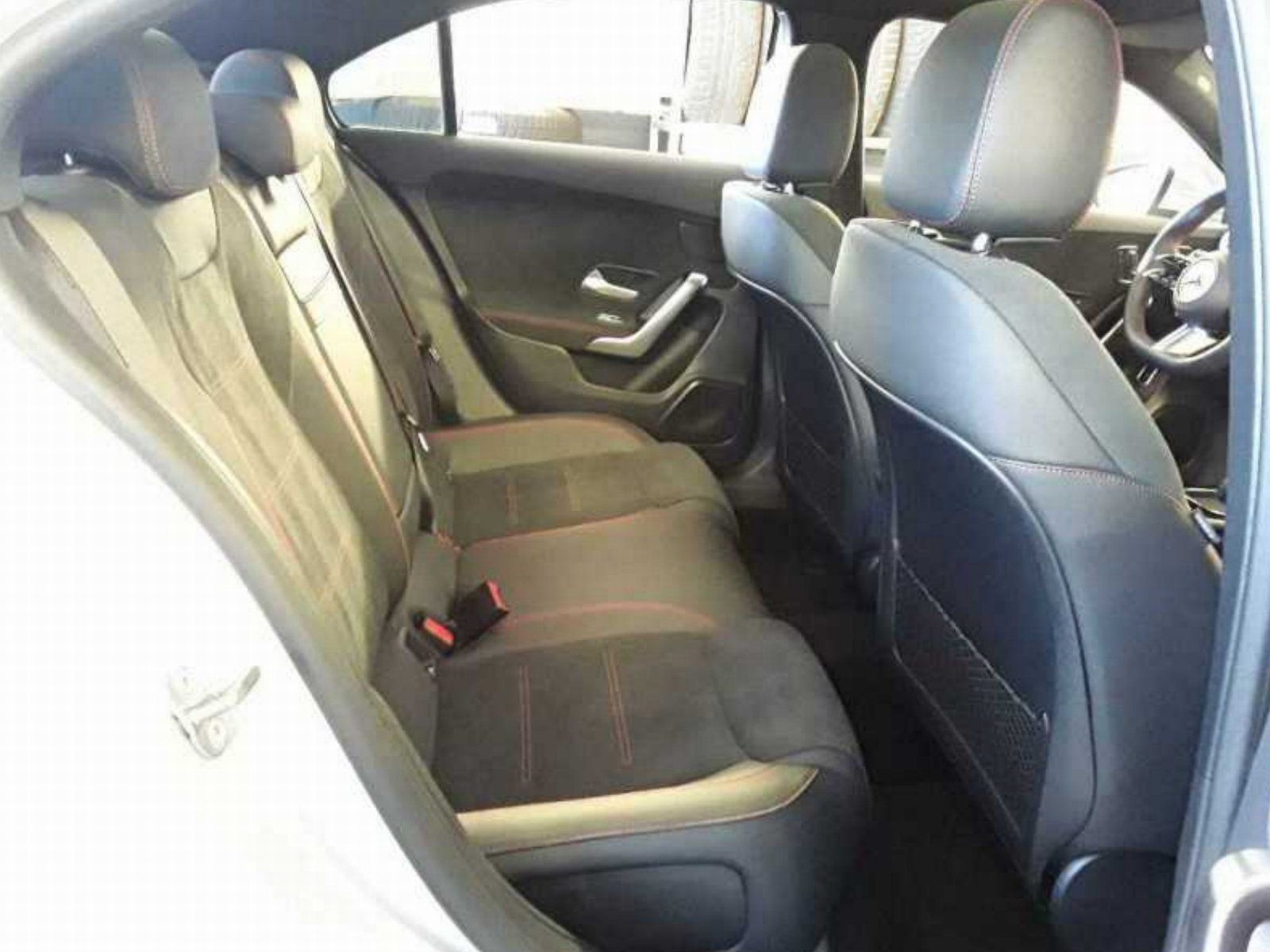 Fahrzeugabbildung Mercedes-Benz A200 Limo AMG Prem DISTR Pano AHK Memo LED KeyGo