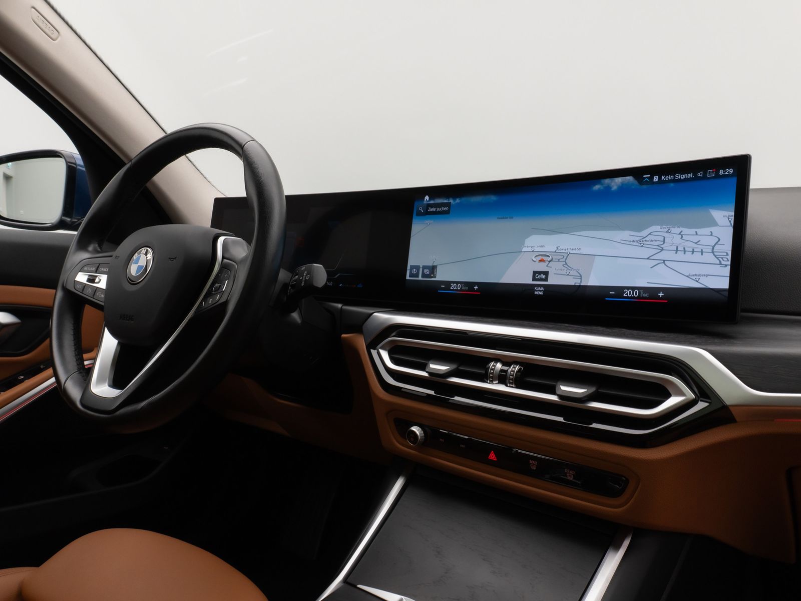 Fahrzeugabbildung BMW 320d xD  Panorama HUD DAB AHK Alarm PDC Sport