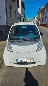 Peugeot iOn - - - weiße Peugeot iOn