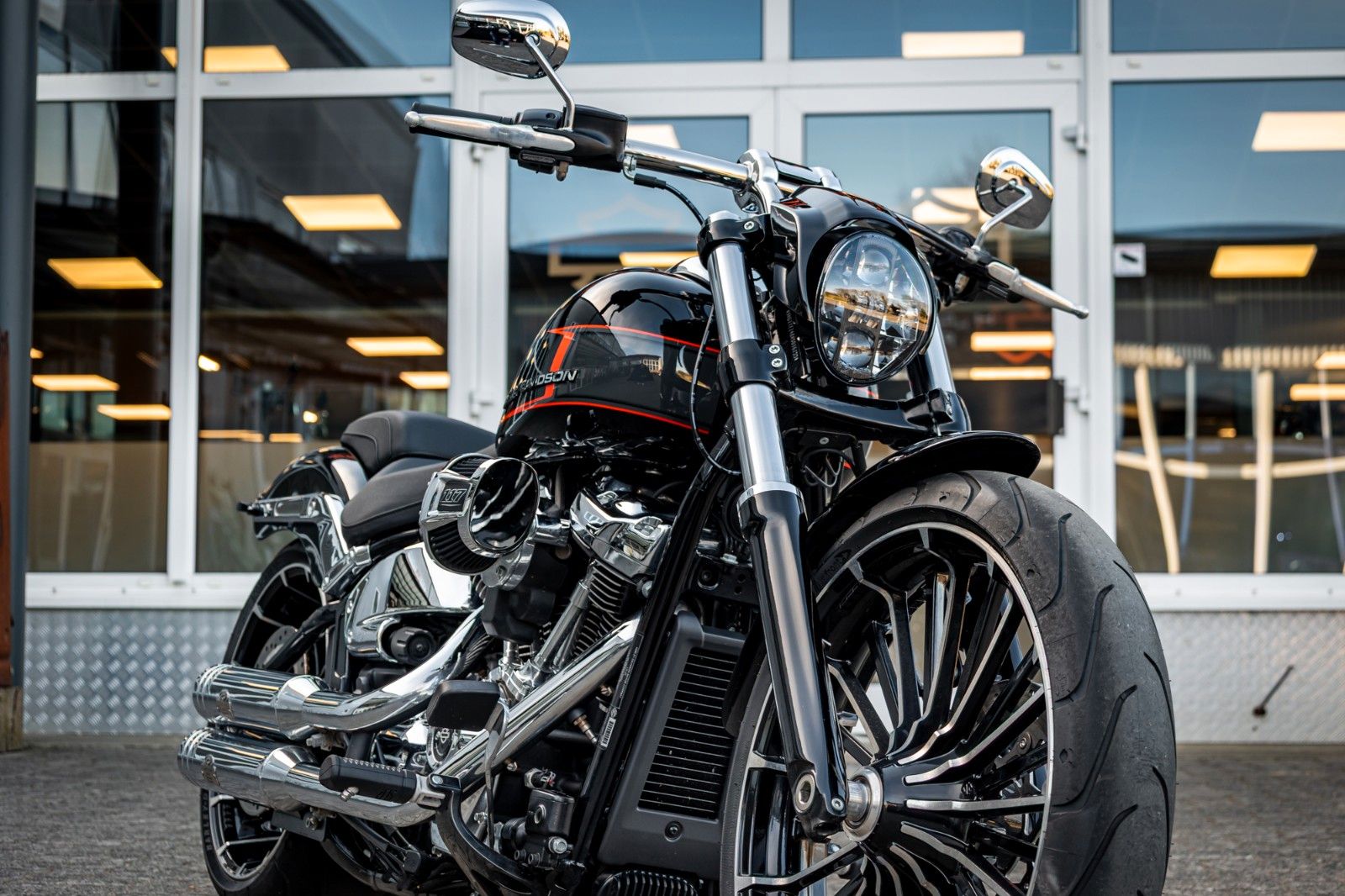 Fahrzeugabbildung Harley-Davidson FXBR Breakout 117 cui - Jekill & Hyde