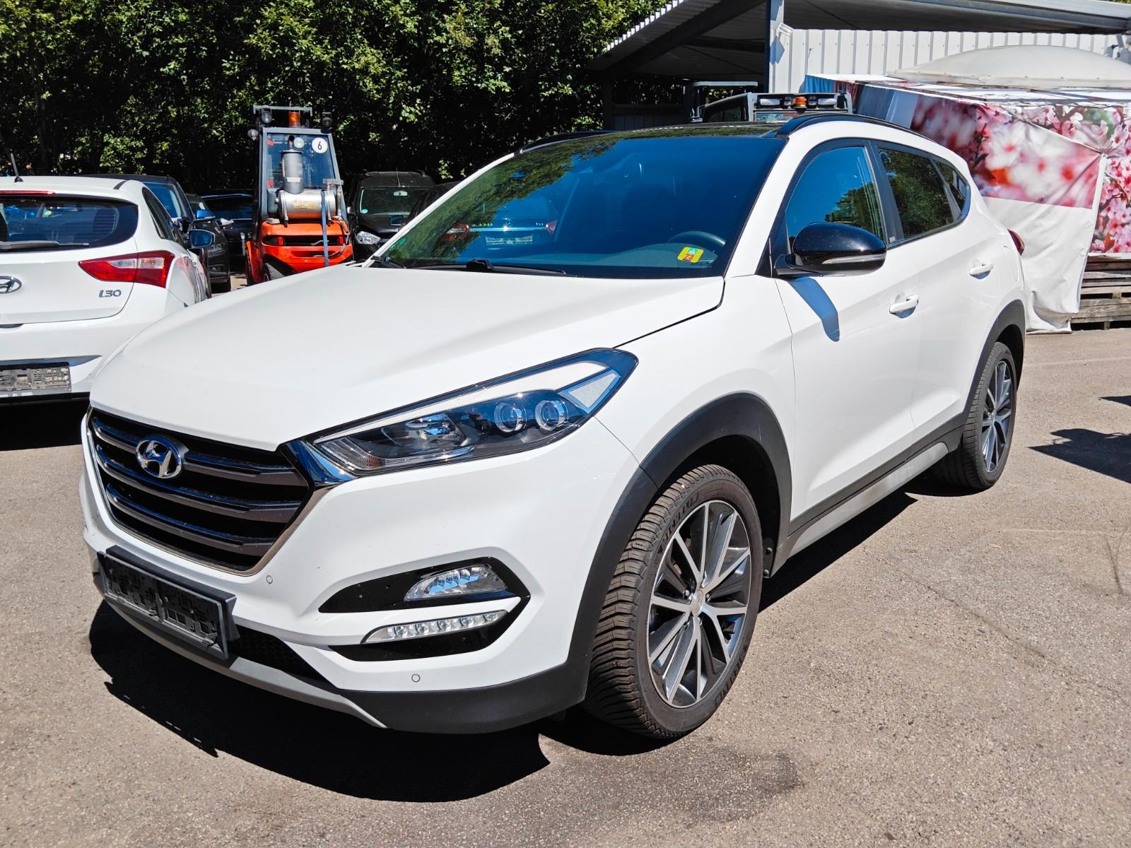Hyundai Tucson Passion + 4WD Automatik Unfall