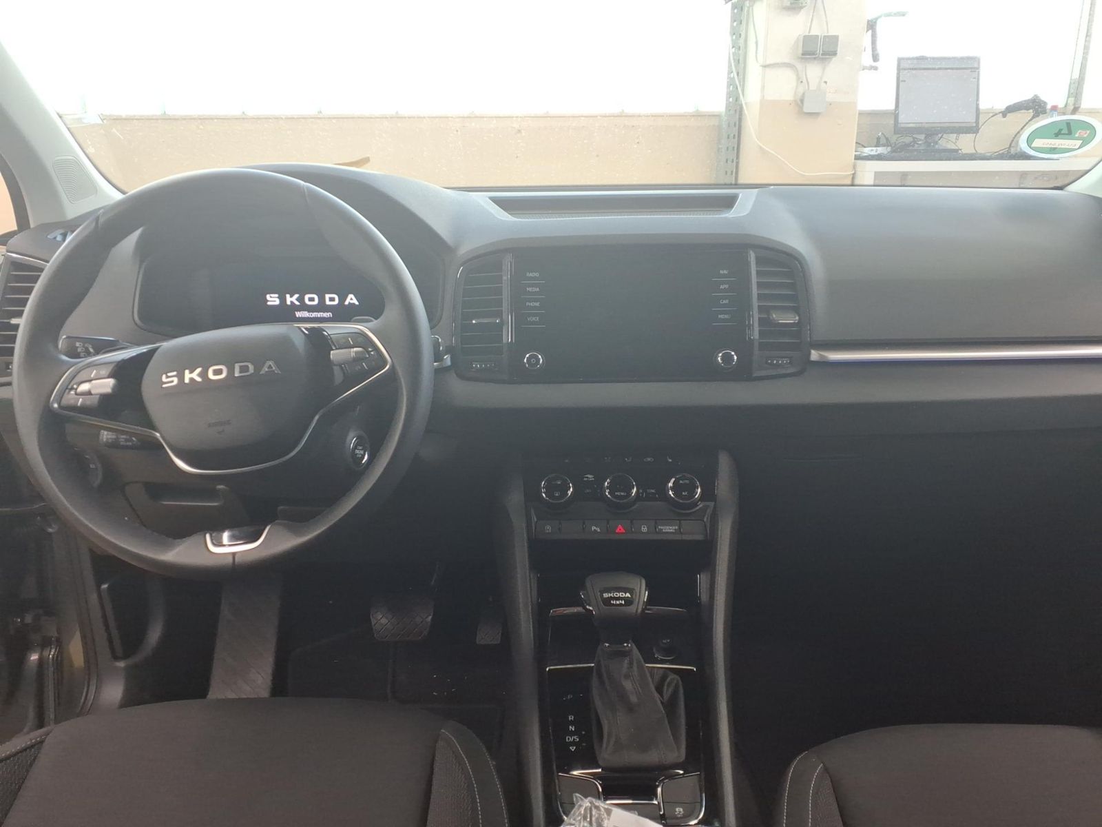 Karoq 2.0 TDI Tour 4x4, AHK, RearView, ACC,Navi,