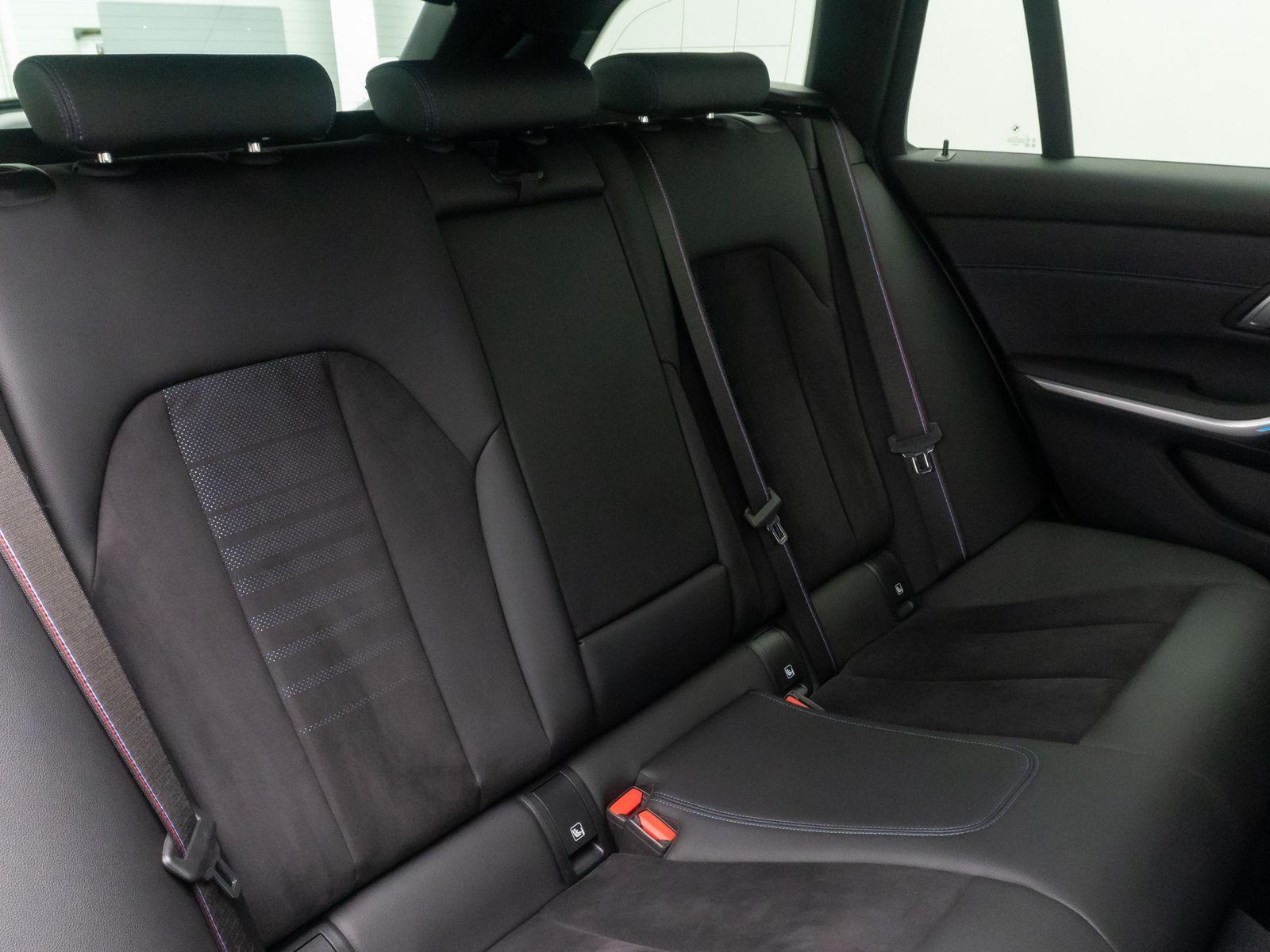 Fahrzeugabbildung BMW 330d xD M Sport Individual Kamera DAB HUD 19Zoll