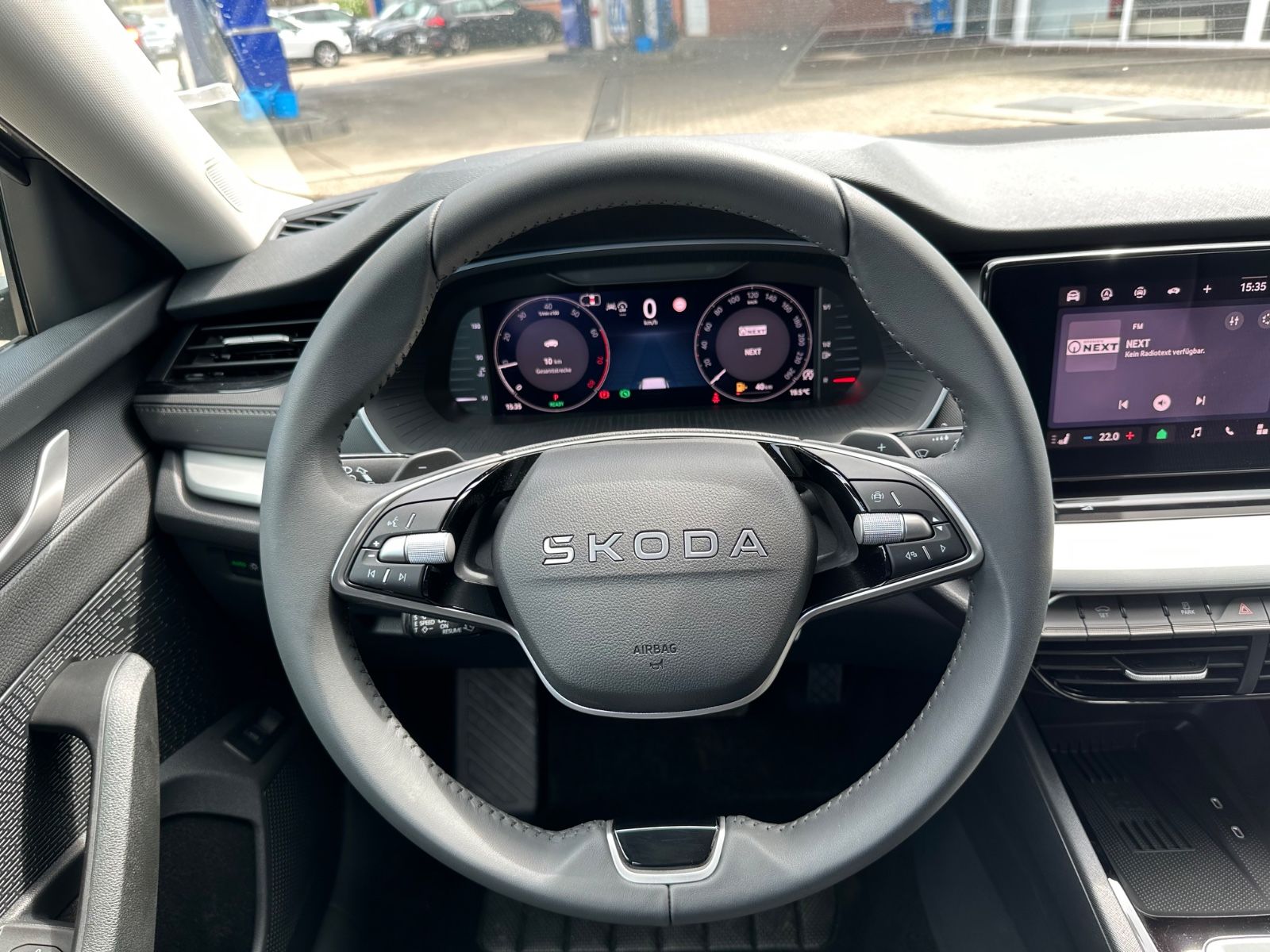 Fahrzeugabbildung SKODA Octavia Combi 1.5 TSI Selection DSG ACC/AHK/LED