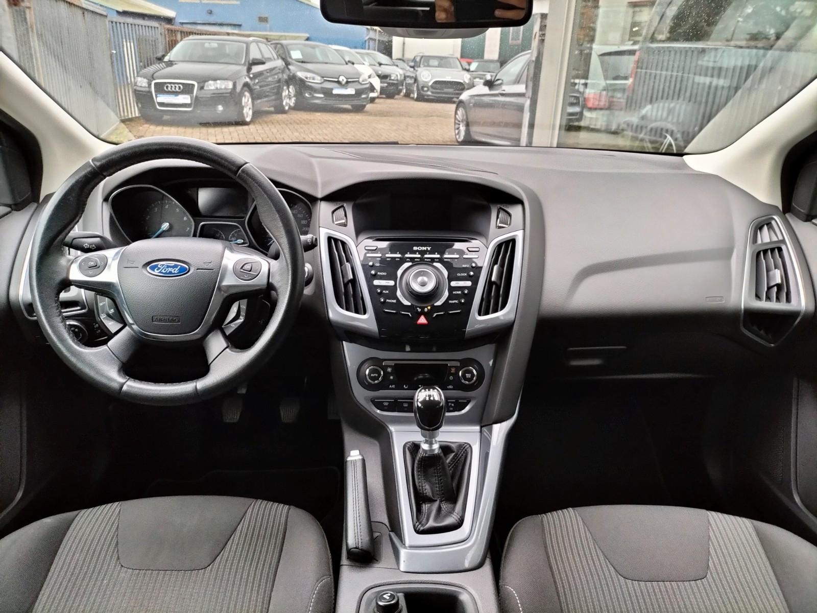 Ford Focus 2012 — photo 14