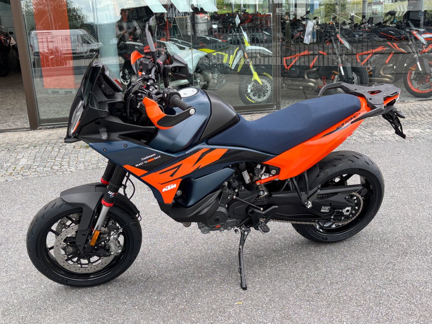 Fahrzeugabbildung KTM 890 SMT Modell 2026 4 Jahre Garantie