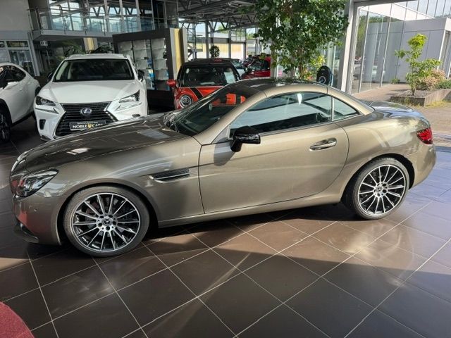 Fahrzeugabbildung Mercedes-Benz SLC 300 AMG Line AIRSCARF MEMORY LED