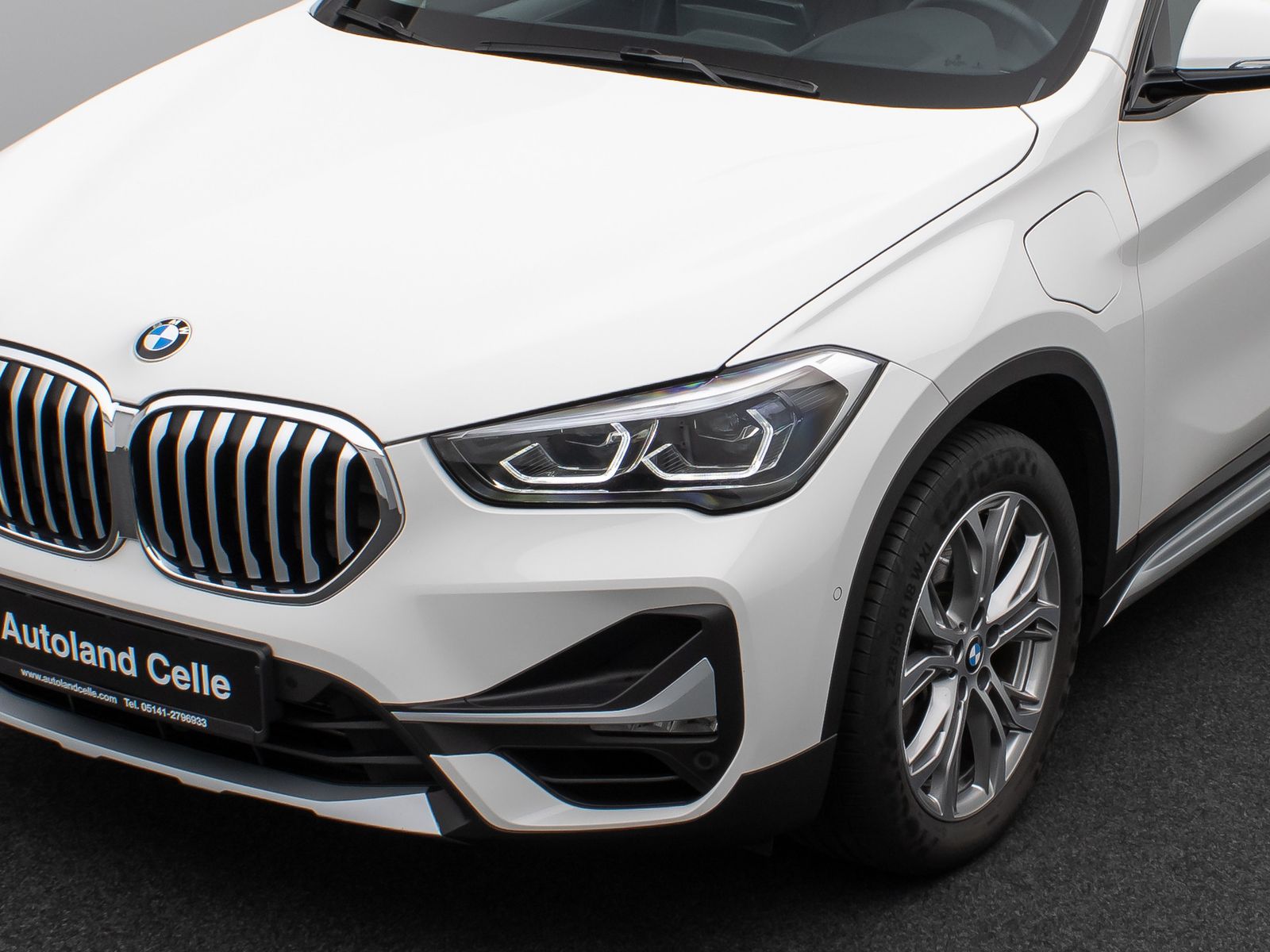 Fahrzeugabbildung BMW X1 xD25e xLine Panorama Kamera HUD DAB H/K AHK