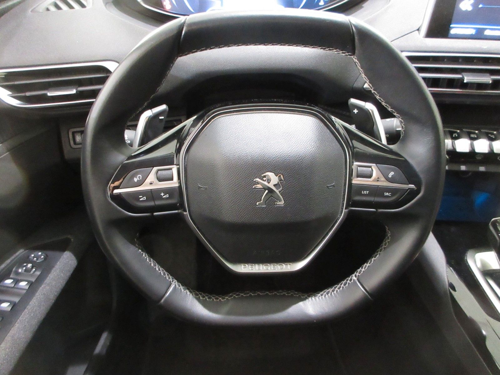 Fahrzeugabbildung Peugeot 5008 Active 1.2T NAVI/PDC/VIRTUAL/7-SITZER