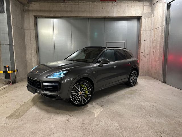PORSCHE Cayenne 4.0 Turbo S E-Hybrid - 680HP - 1st OWNER
