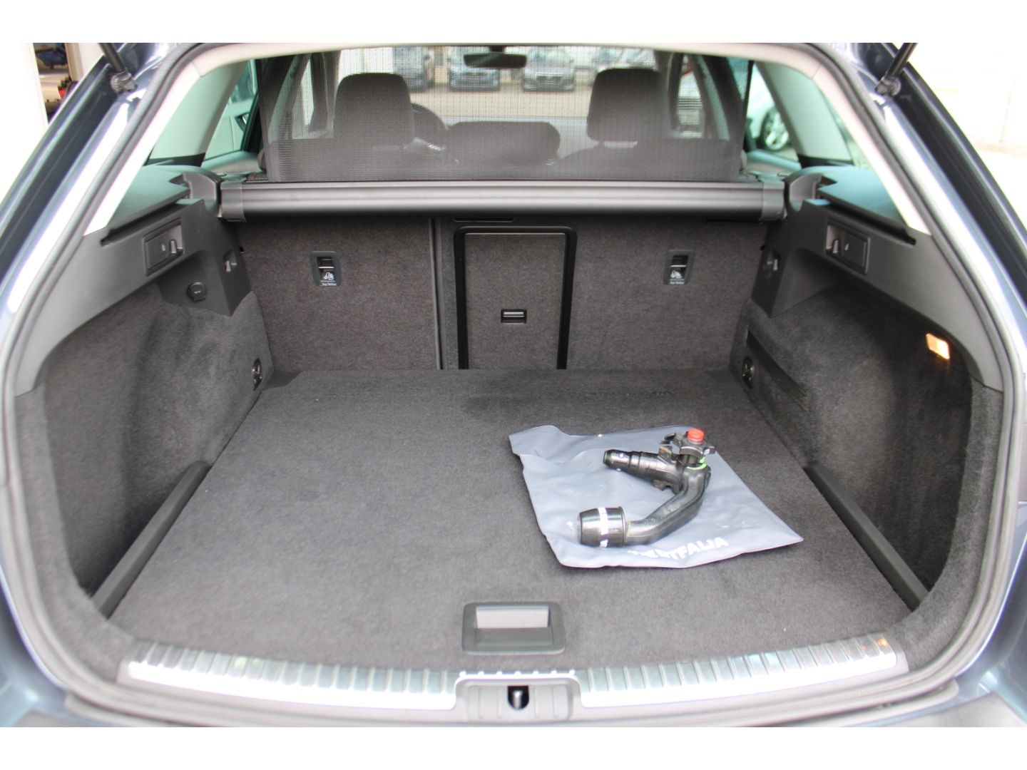 Fahrzeugabbildung SEAT Leon 1.5 TSI ST FR ACC LED Navi DAB PDC RFK AHK