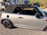 MINI John Cooper Works Cabrio mit Vollausstattung.   - silberne MINI John Cooper Works Cabrio