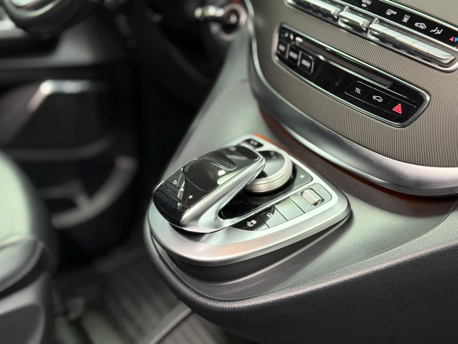 Fahrzeugabbildung Mercedes-Benz V250d NIGHT EDITION 4MATIC lang AMG-LINE|360°|