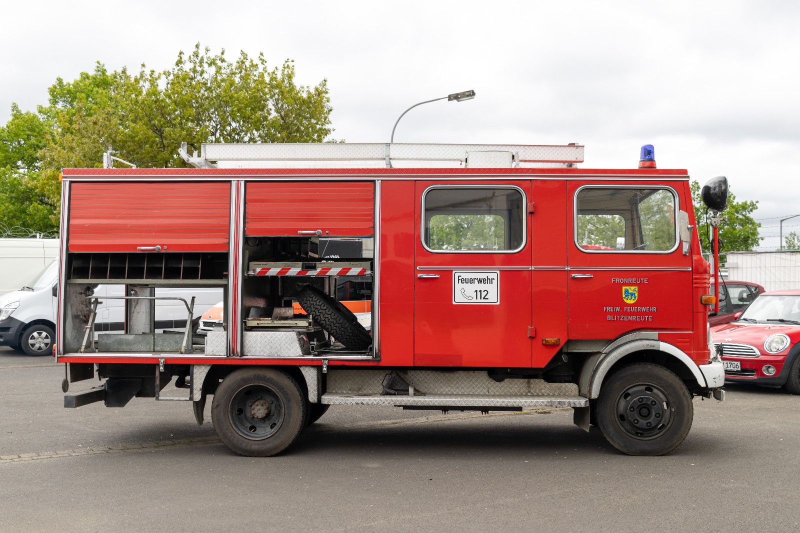 Fahrzeugabbildung Mercedes-Benz LF8 LPKF 608 Löschgruppenfahrzeug DOKA 9-SITZER