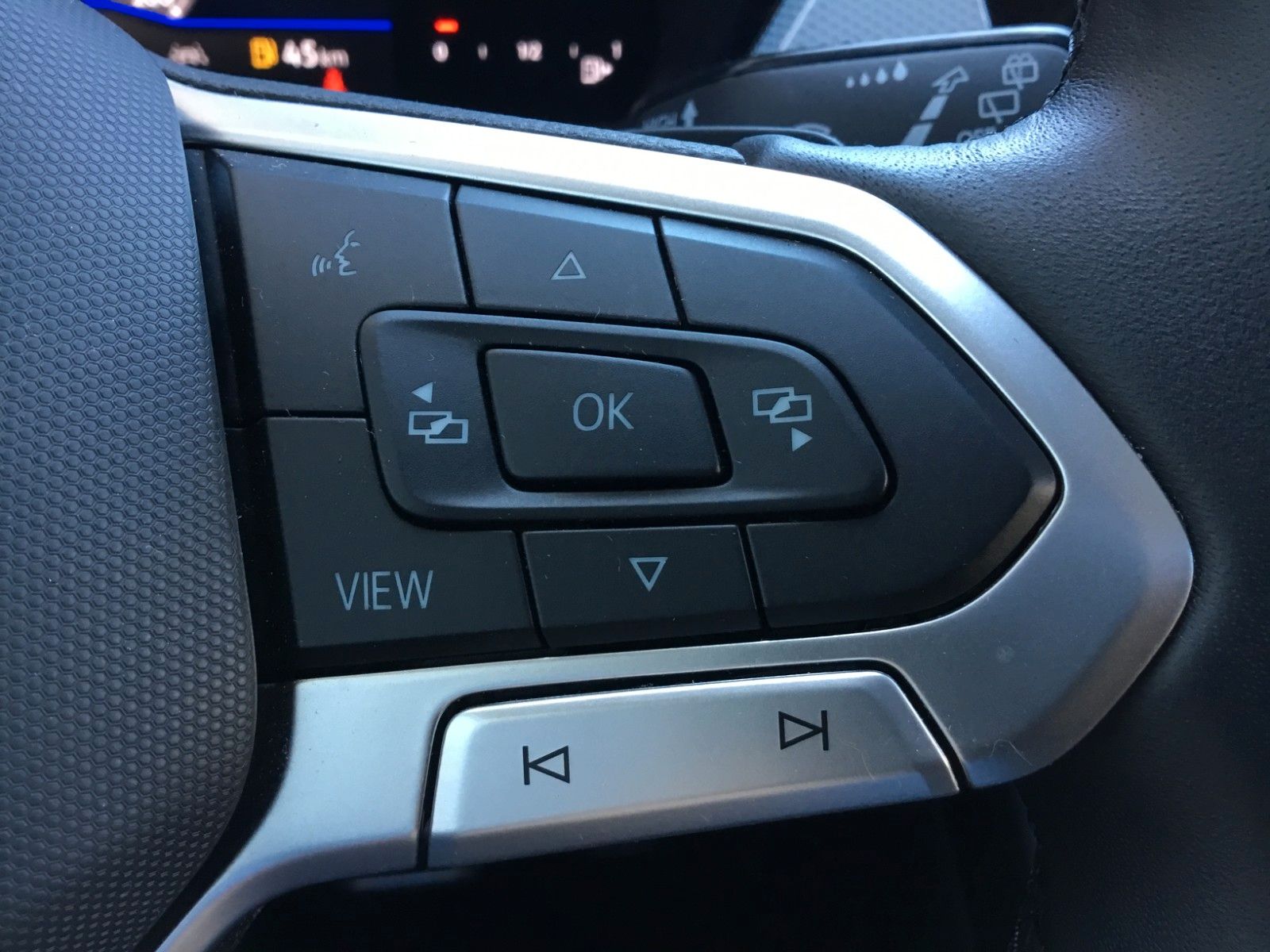 Fahrzeugabbildung Volkswagen Touran 1.5 TSI DSG Goal+LED+AHK+7Sitzer+Kamera