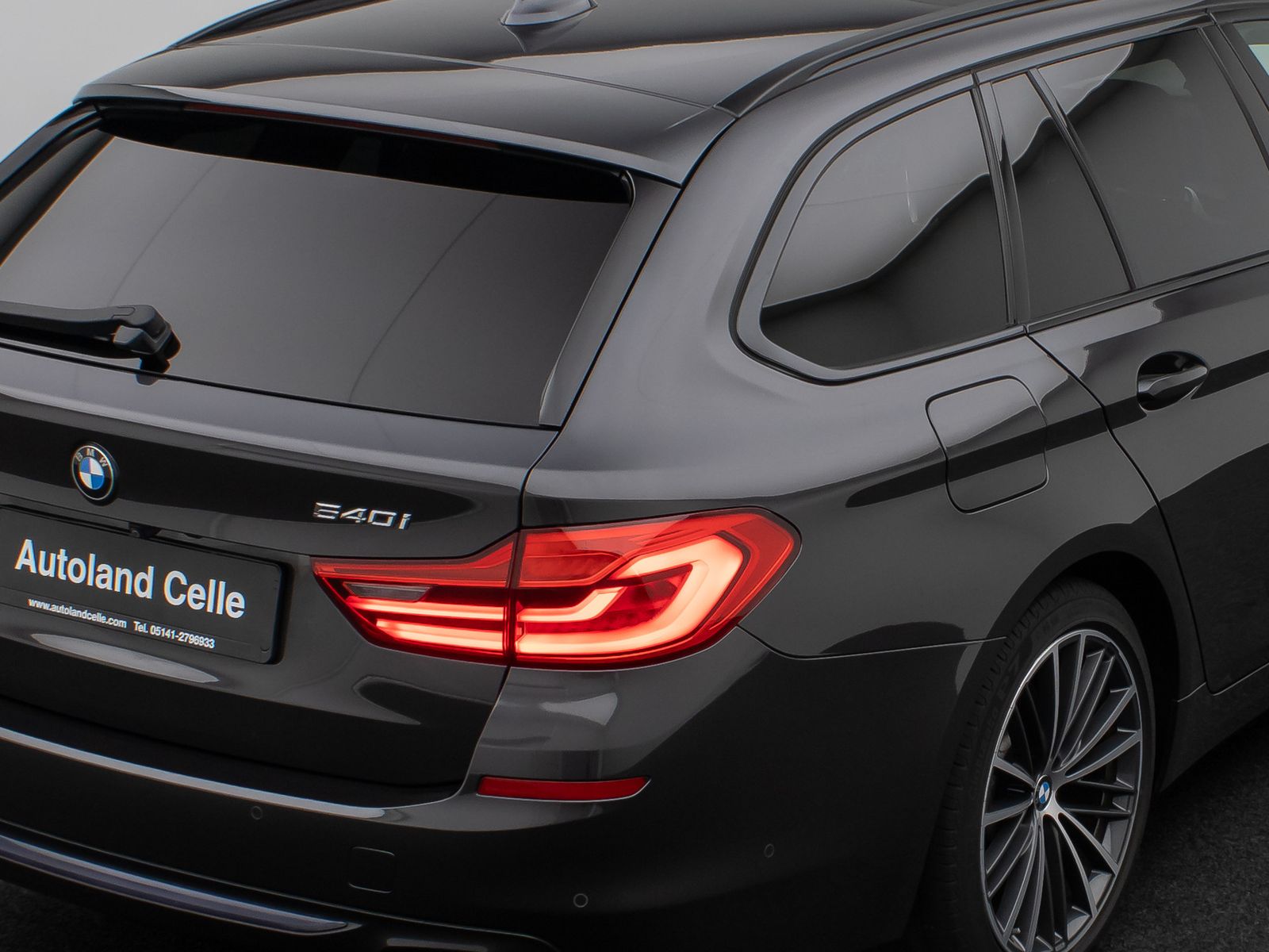 Fahrzeugabbildung BMW 540i xD SportLine Panorama HUD DAB HiFi 4xKlima