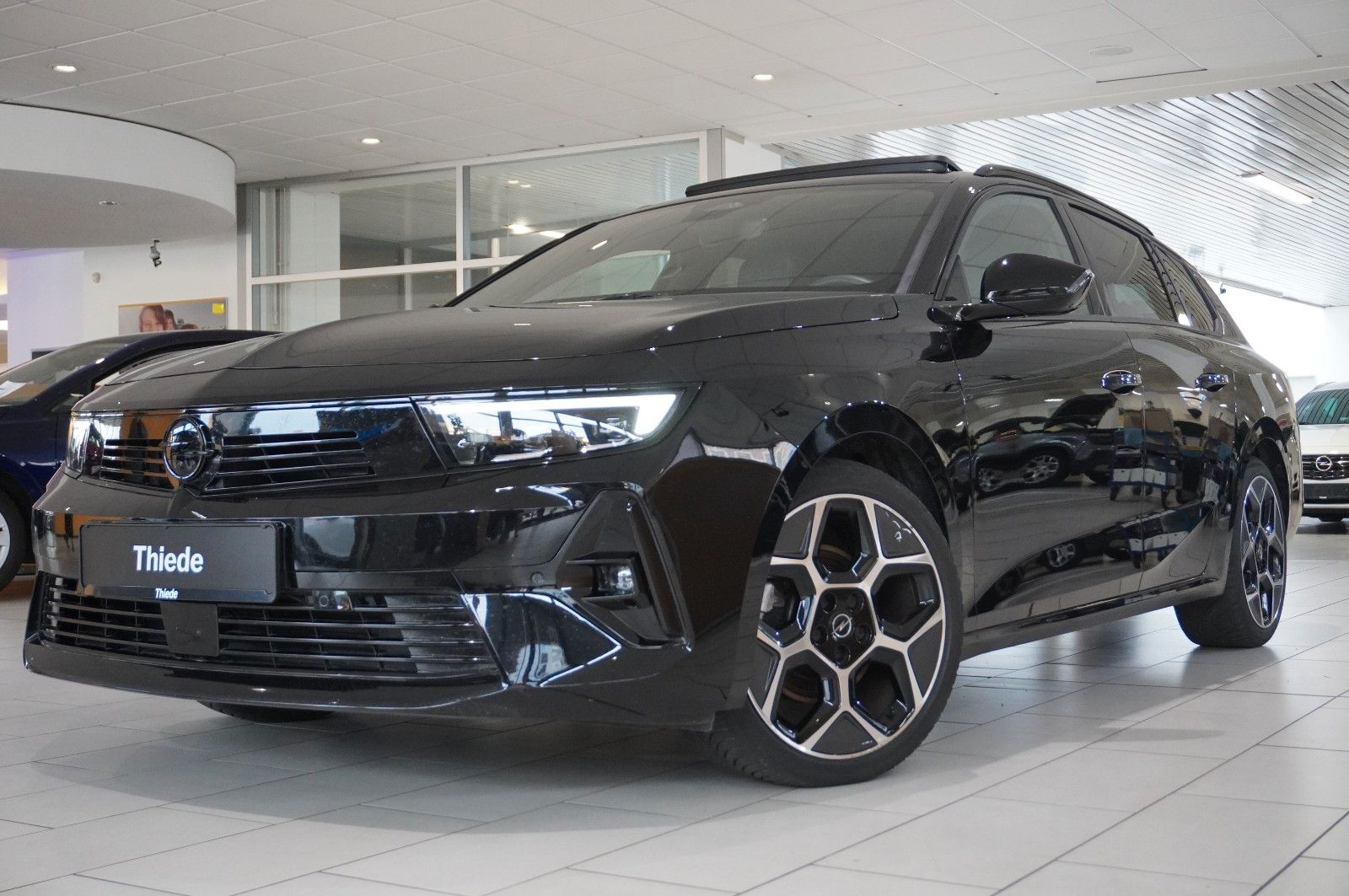 Fahrzeugabbildung Opel Astra L ST 1.2T ULTIMATE NAVI/LED/360°/VIRT/DAB+