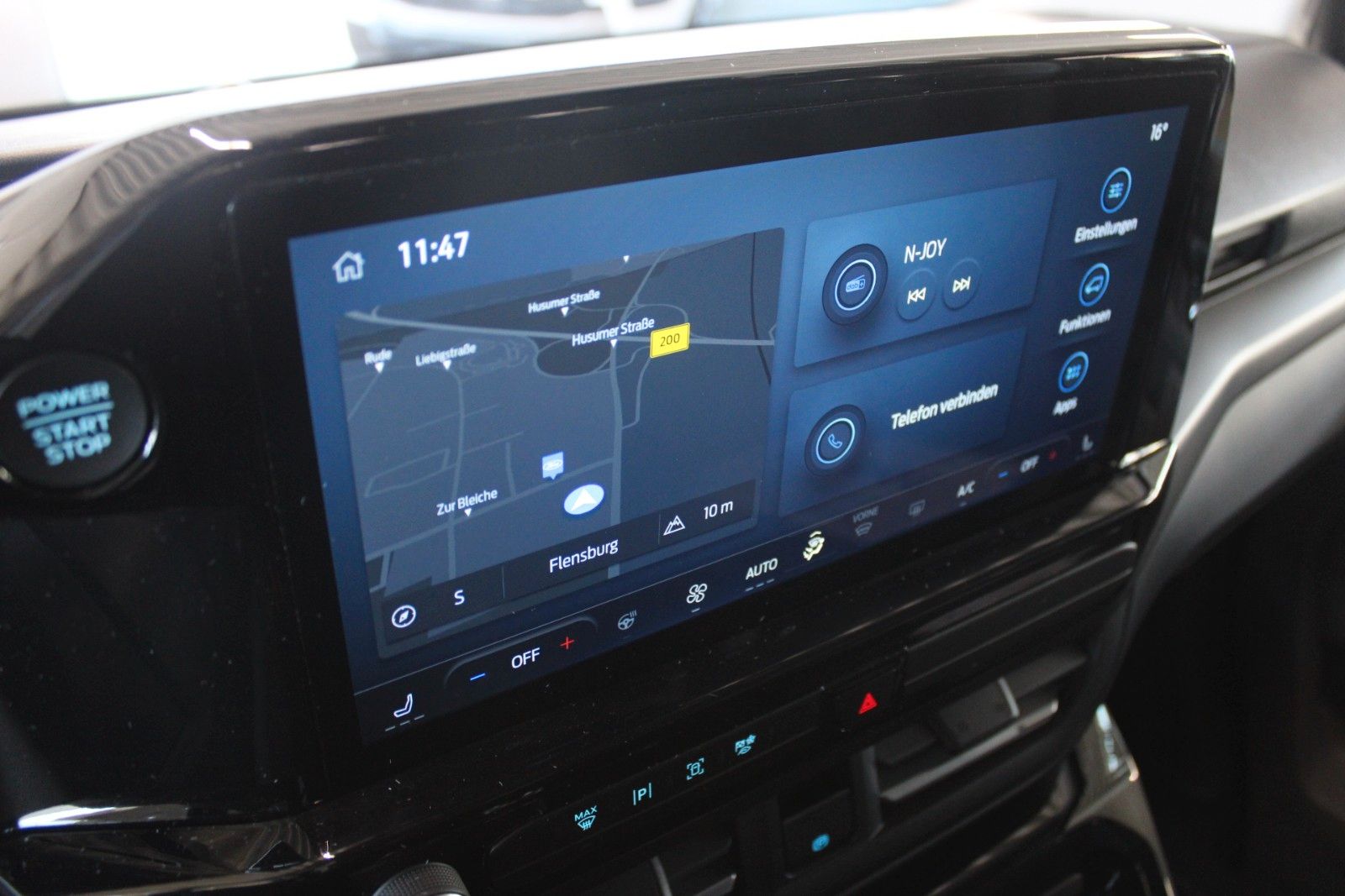 Fahrzeugabbildung Ford Tourneo Custom L2 8-Sitzer Titanium AHK LED ACC