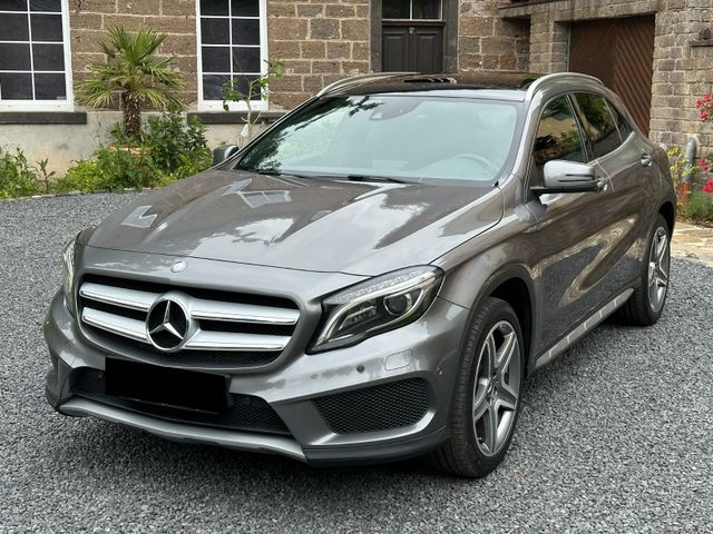 Mercedes-Benz GLA 250 4Matic AMG  Panorama Xenon Harman Kardon