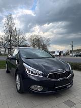 Kia cee'd Sportswagon 1.6 GDI FIFA World Cup Edt... - schwarze Kia cee'd Sportswagon