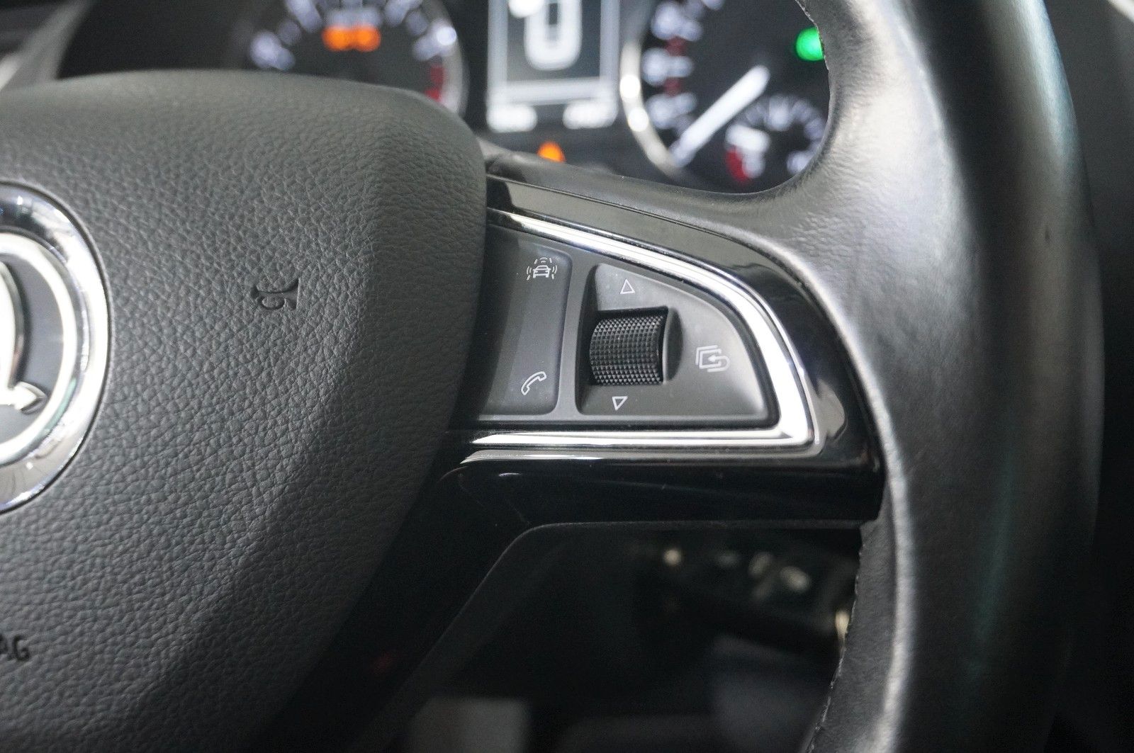 Fahrzeugabbildung SKODA Octavia Combi 1.8 TSI STYLE DSG NAVI/LED/SHZ/DAB