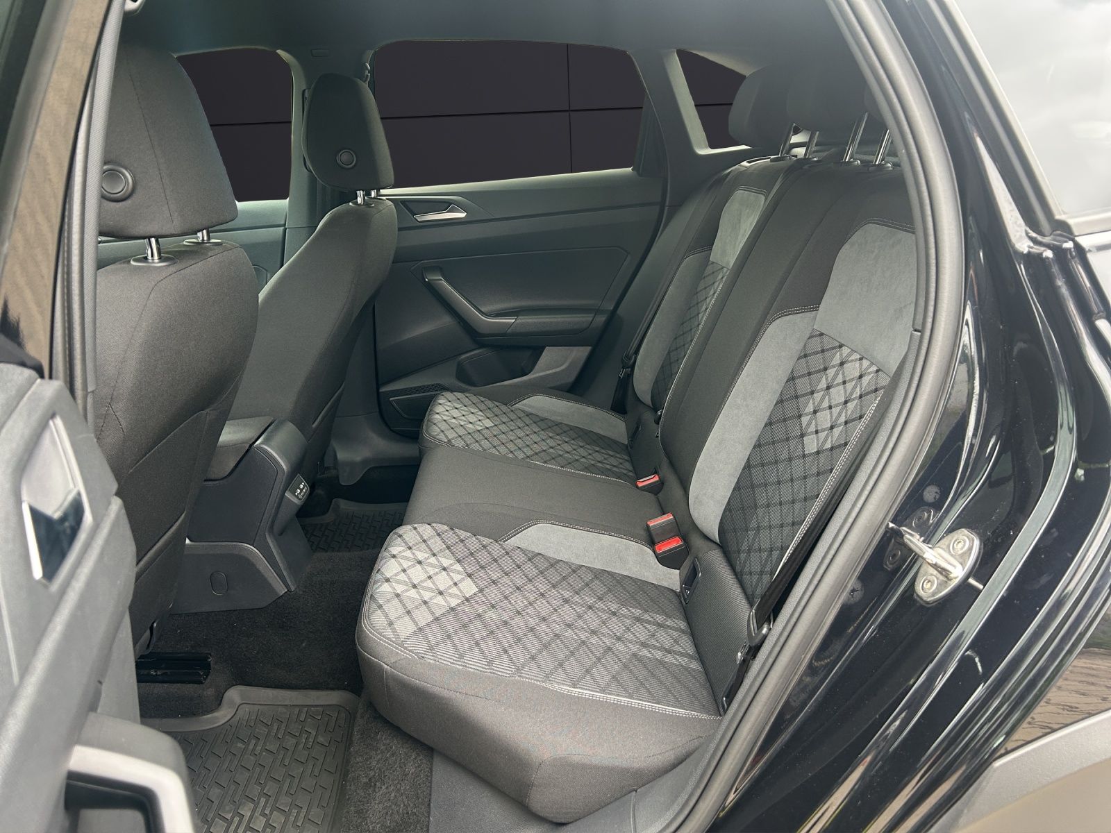 Fahrzeugabbildung Volkswagen Taigo R-Line 1.5 TSI DSG Matrix Navi ACC SHZ Bea