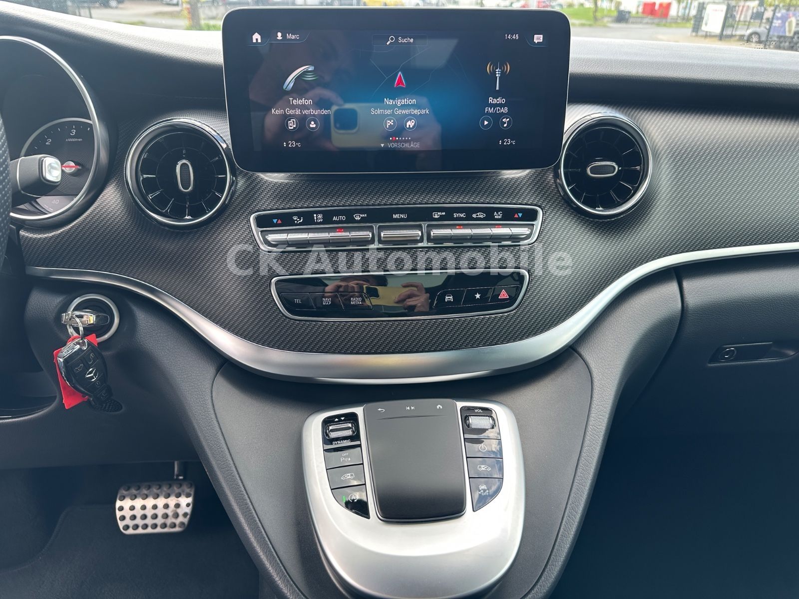 Fahrzeugabbildung Mercedes-Benz V 300d 4 Matic AVANTGARDE AMG-Line/6 Sitze/Pano