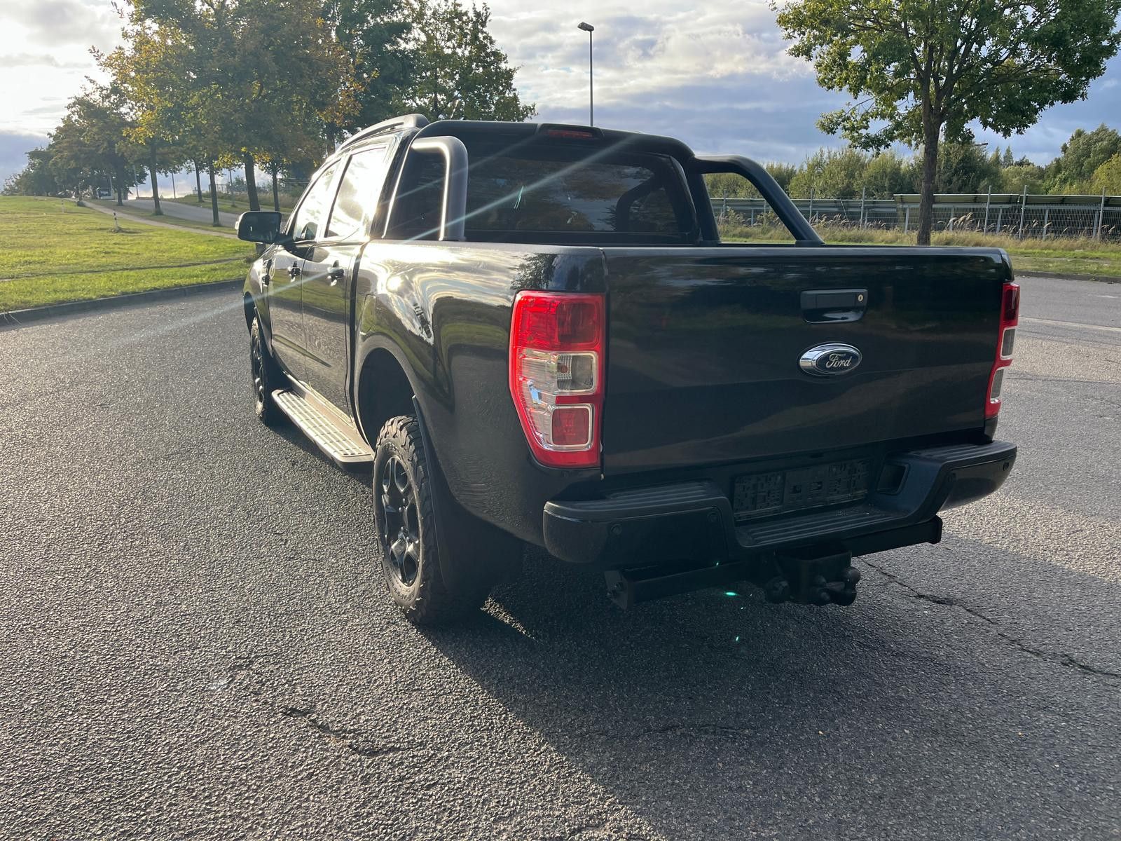 Fahrzeugabbildung Ford Ranger Limited Doppelkabine 4x4/AirSuspension