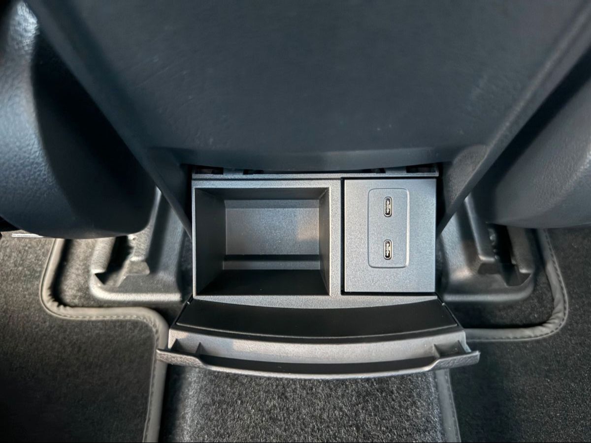 Fahrzeugabbildung Mercedes-Benz EQA 300 4M Progressive+Ambiente+RFK+19AMG+TotW