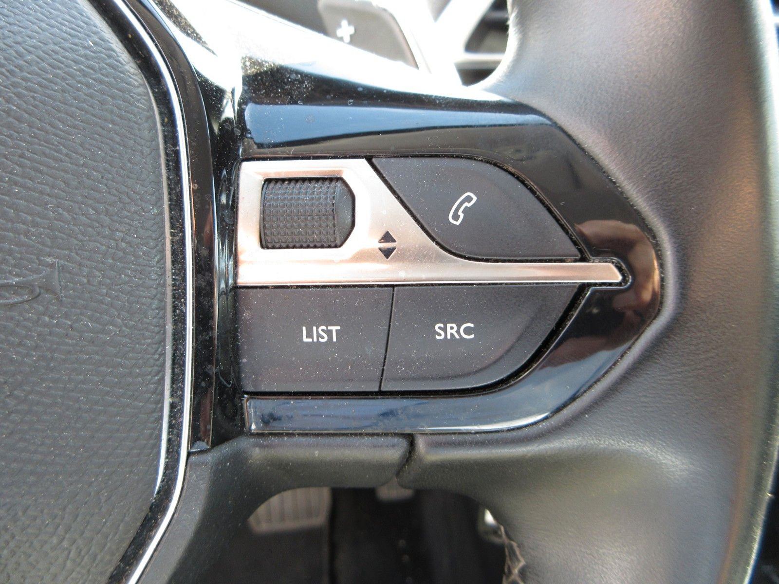 Fahrzeugabbildung Peugeot 5008 Allure 1.5D  NAVI/LEDER/PDC/R´CAM/AHK