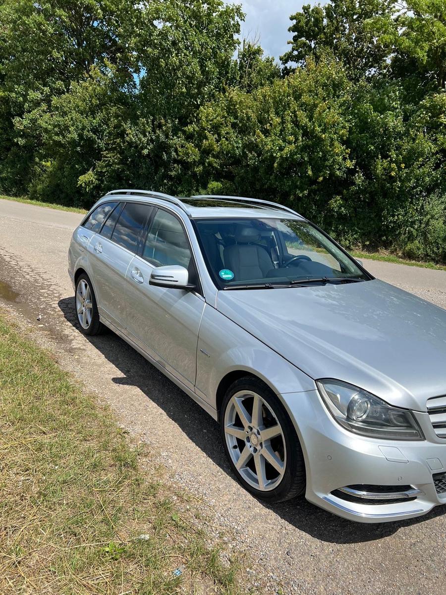 Mercedes-Benz C250 2011 — rear view