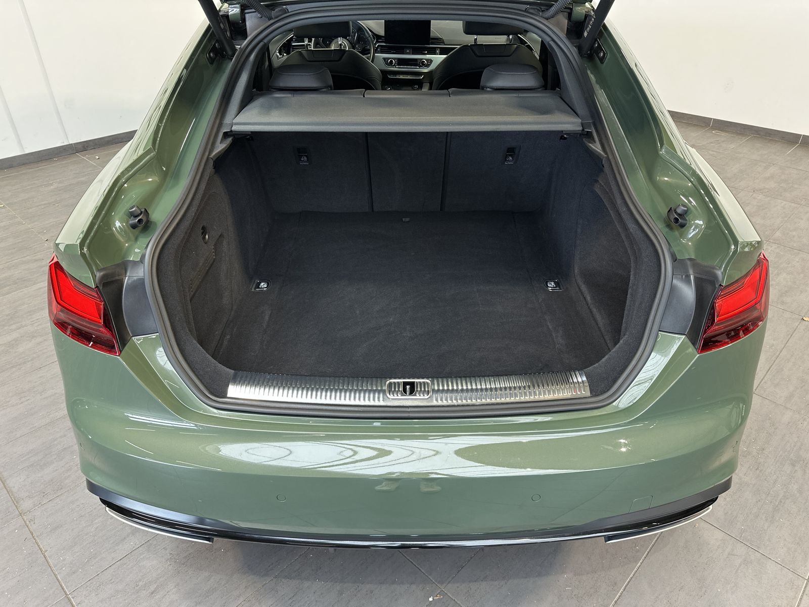 Fahrzeugabbildung Audi A5 SpB 40 TFSI Qu S-Line Black NAV+LED+PANO+20ZO