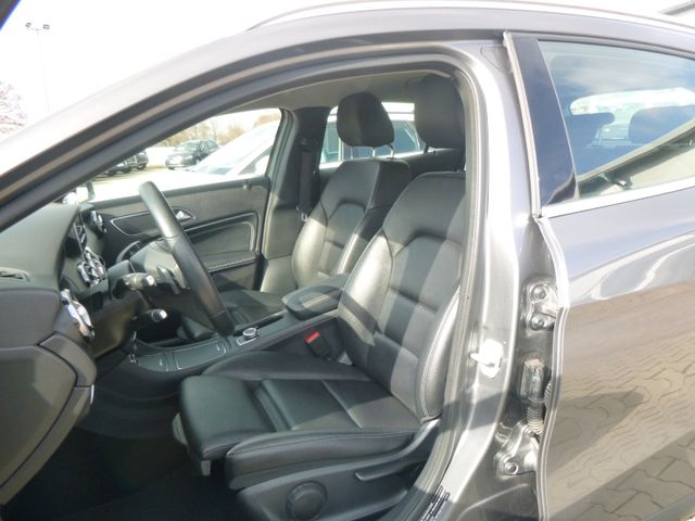 Fahrzeugabbildung Mercedes-Benz GLA 200 >AUT/AHK/NAV/KAM/LED-Licht/LEDER<