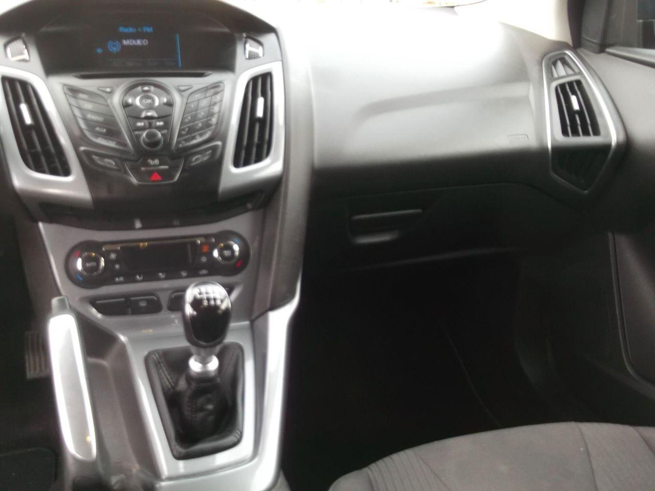 Ford Focus 2011 — photo 11
