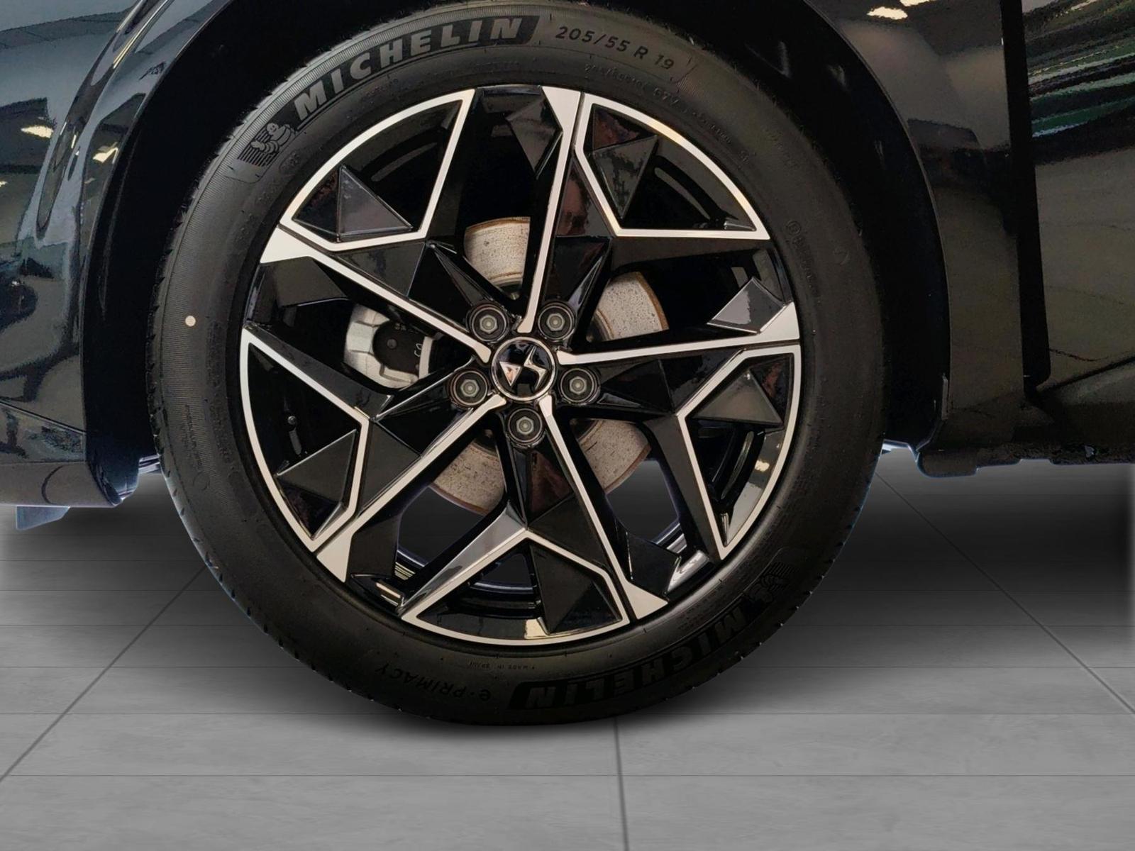 DS Automobiles Nº4 ÉTOILE + Nappa Diesel 130 PS