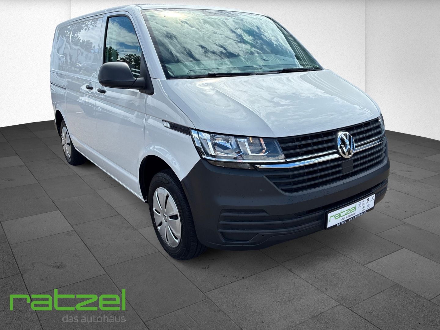 Fahrzeugabbildung Volkswagen T6.1 Kasten 2.0 TDI KR AHK+PDC+Würthregal DAB No