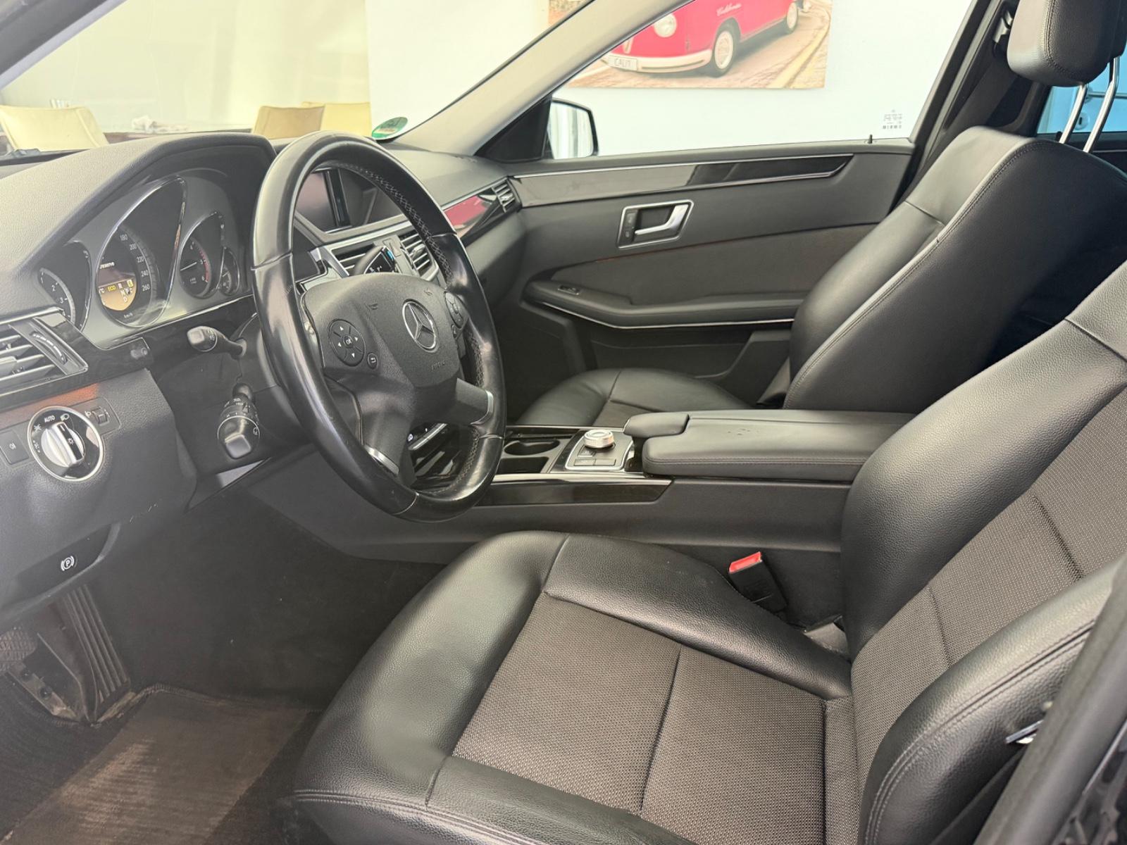 Mercedes-Benz E220dT CDI BlueEfficiency