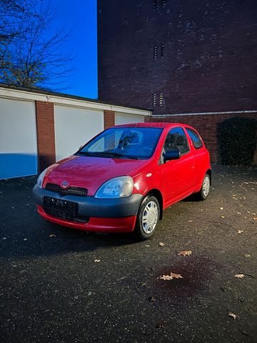 Toyota Yaris 1.0 mit TÜV 8Fach Bereift