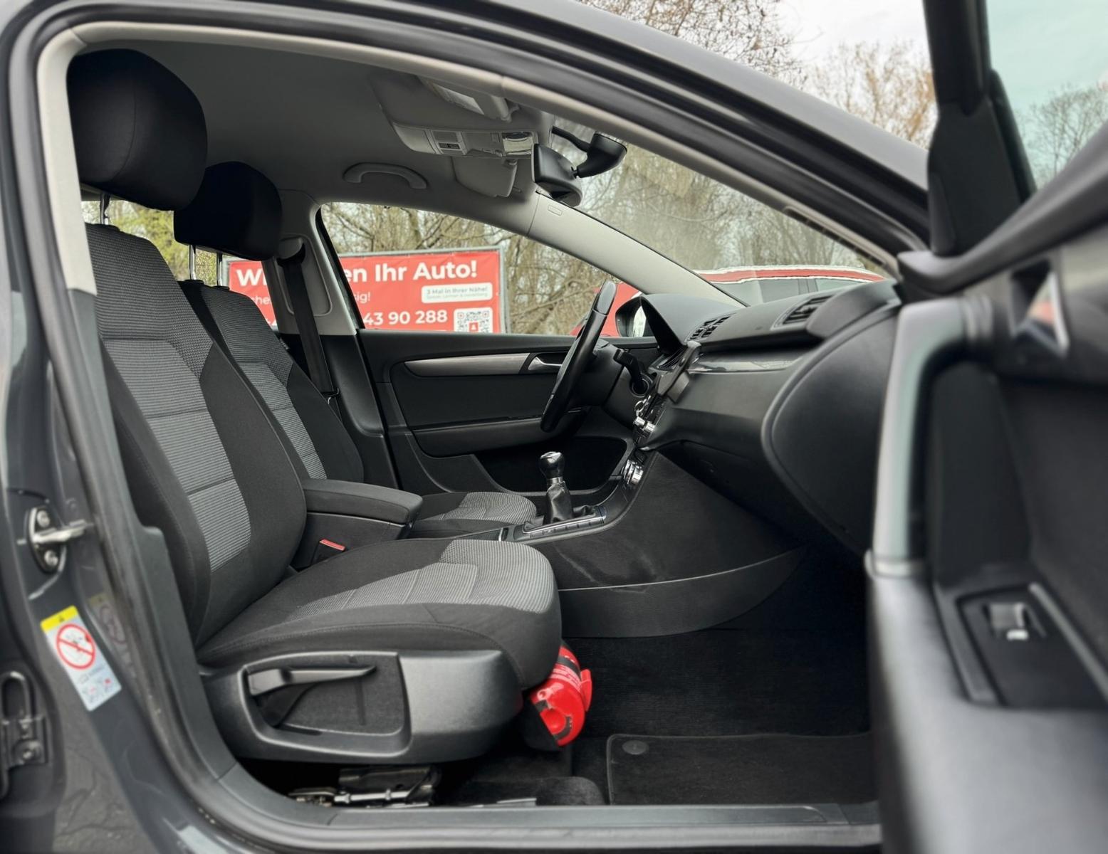 Volkswagen Passat 2012 — photo 15