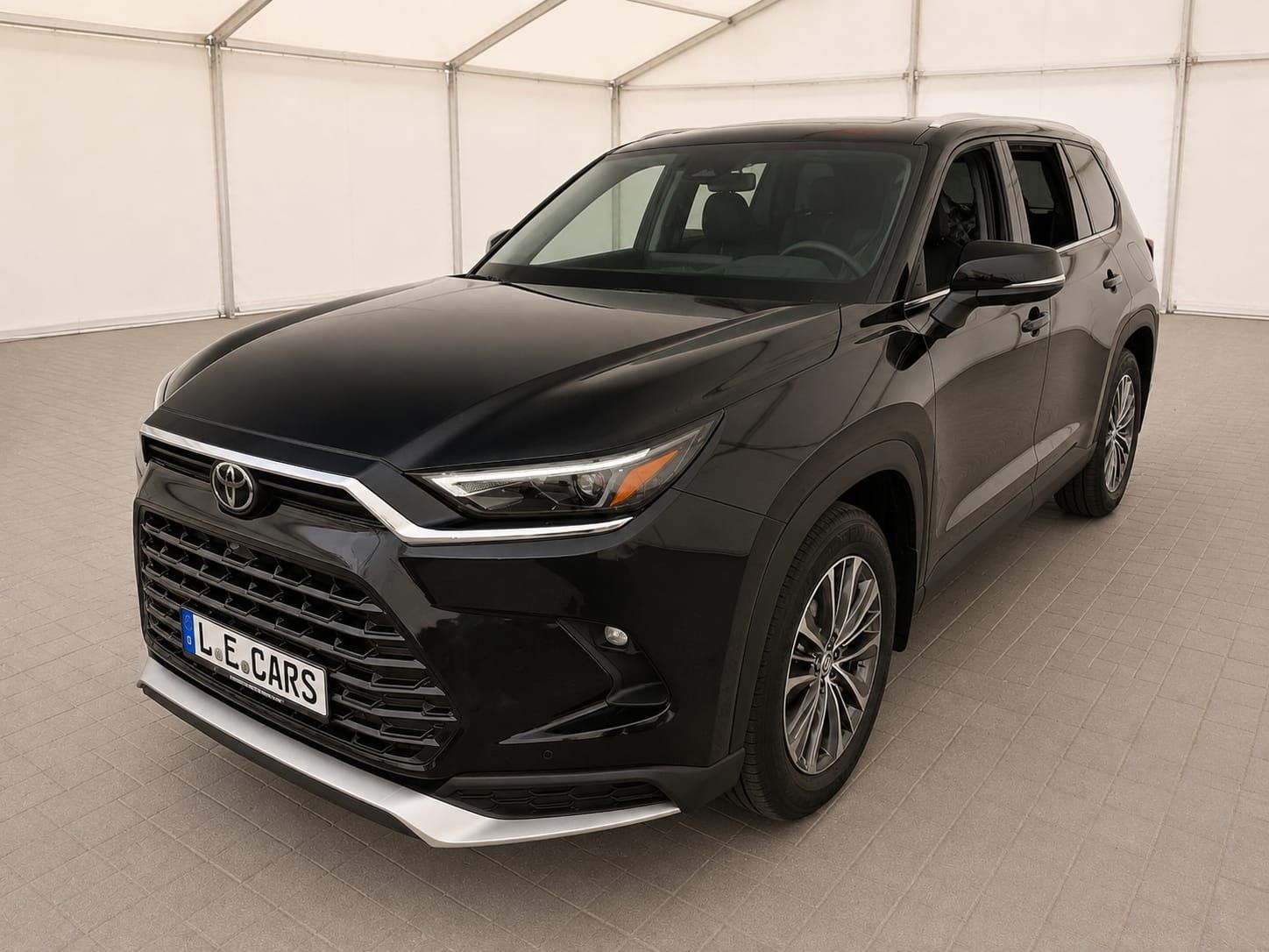 Fahrzeugabbildung Toyota GRAND Platinum Max T1: 68.000 EURO Stock !!!