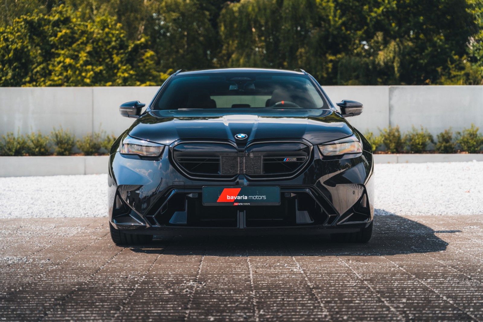 BMW M5 G99 Touring / Saphirschwarz Metallic/21"/ B&W imagem 2