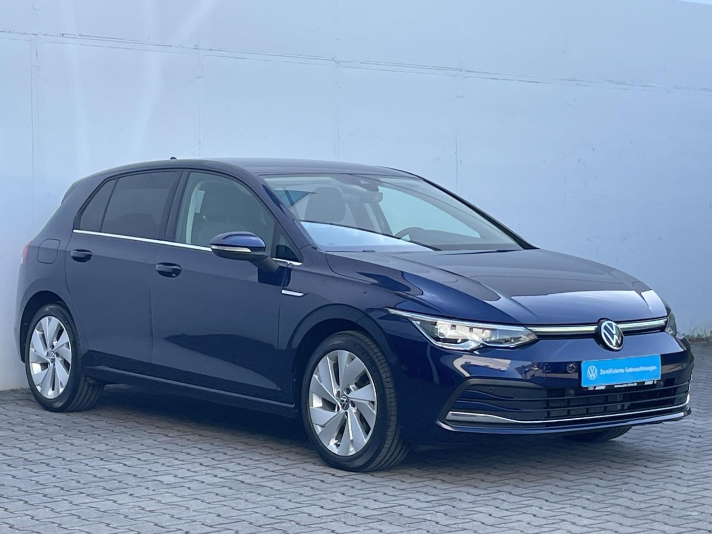 Volkswagen Golf VIII 1.5 eTSI DSG Style AHK/Kamera/Navi/ACC