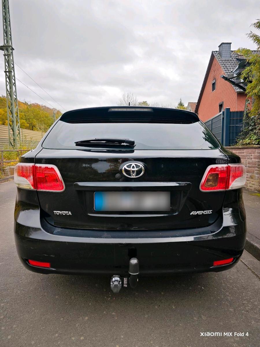 Toyota Avensis 2011 — engine 147 HP (108kW)